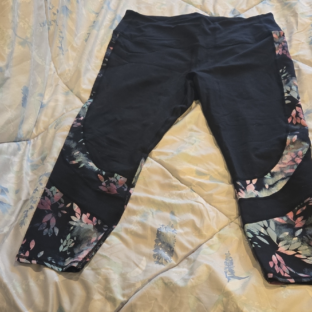Skecher Black Floral Capri Leggings